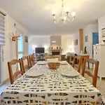 Prázdninový dům 4 Bedroom Lovely In Quettehou